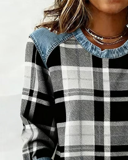 Anna & Julia® | Sweter w kratę z jeansowymi detalami