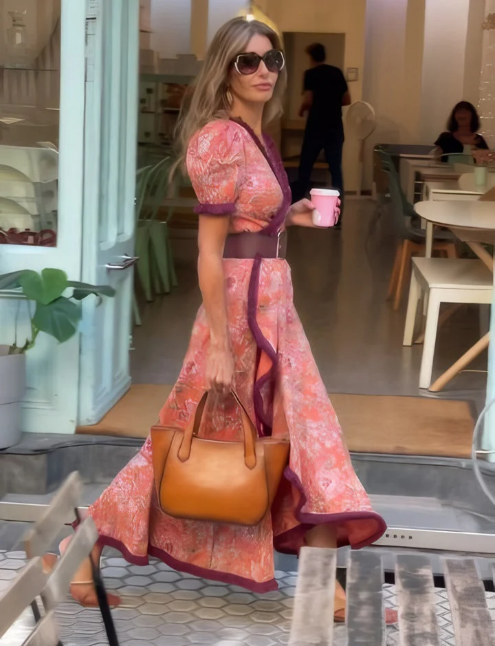 Anna & Julia® | Elegancka różowa sukienka maxi z krótkimi rękawami