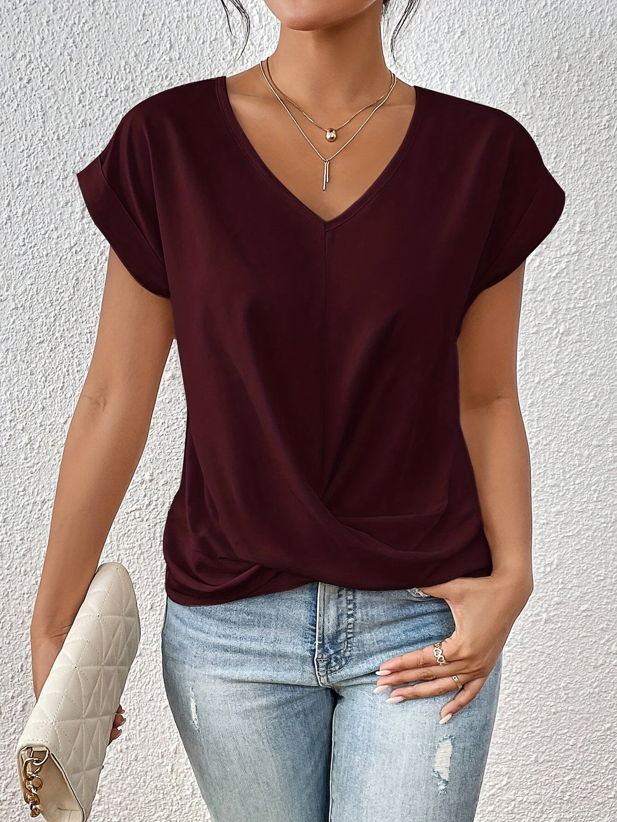 Anna & Julia® | Wygodny T-shirt z eleganckim dekoltem