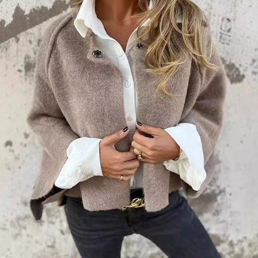 Anna & Julia® | Lekki płaszcz z dużymi guzikami